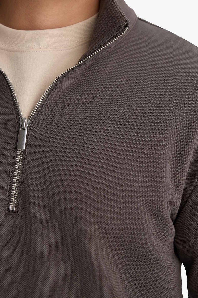 ديفاكتو سويت شيرت قصة عادية وياقة عالية - Image 4